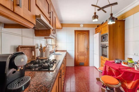 Kitchen or kitchenette, Dining area, stove