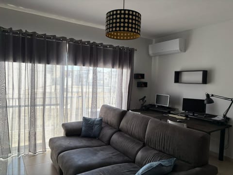 TV and multimedia, Living room, Seating area, air conditioner