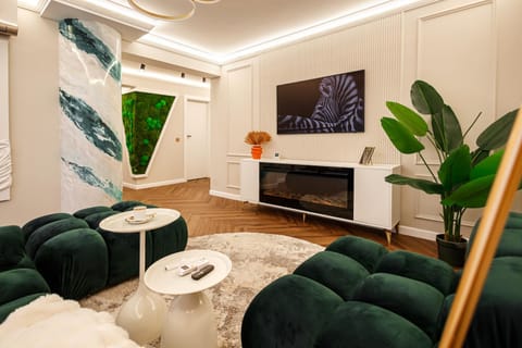Communal lounge/ TV room, TV and multimedia, Living room, Seating area, Evening entertainment