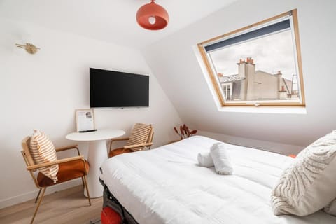 Bed, TV and multimedia