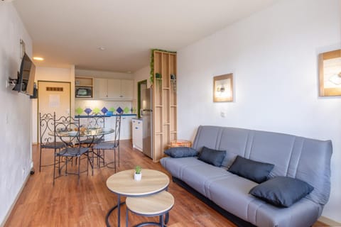 Bed, Living room, furniture, kitchen