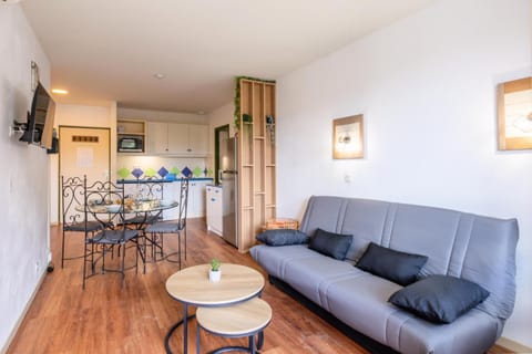 Bed, Living room, furniture, kitchen