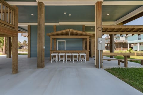 Twin Palms Hideaway, 4BR with Ocean Views, Family and Dog Friendly House in Bolivar Peninsula