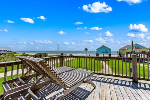 Walk to Sea! Spacious Beachfront w 7BR! Sleeps 28! House in Bolivar Peninsula
