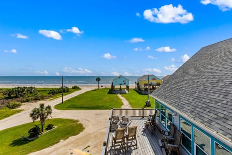 Walk to Sea! Spacious Beachfront w 7BR! Sleeps 28! House in Bolivar Peninsula