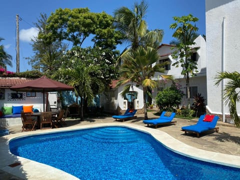 Swimming pool, Swimming pool