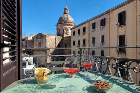 Property building, Nearby landmark, Balcony/Terrace, Balcony/Terrace, Landmark view, Landmark view