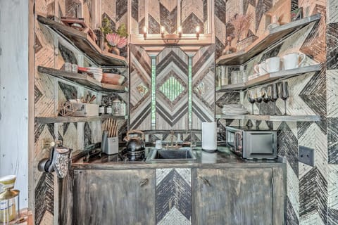 The Raven Treehouse Apartment in Wadmalaw Island