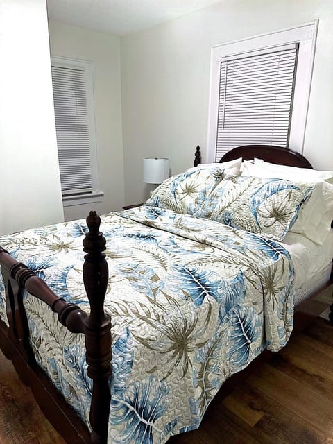 LOVELY FURNISHED HOUSE FOR rent House in Akron