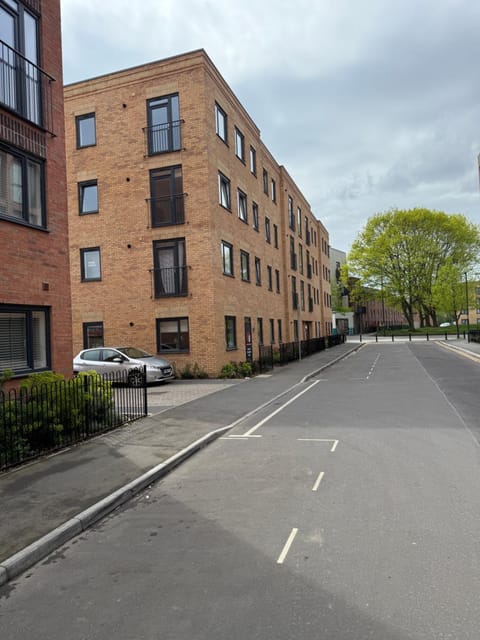 Street view, Quiet street view, Parking