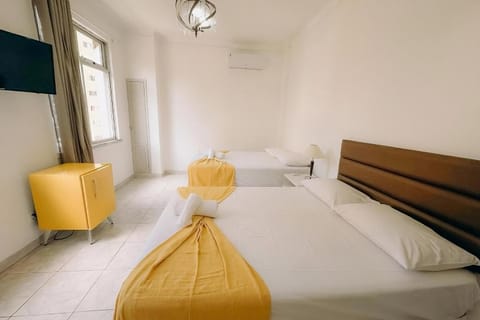 Bed, TV and multimedia, Photo of the whole room, air conditioner