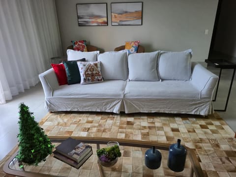 Angra dos Reis casa linear 5 suítes na beira da praia, piscina, churrasqueira, varanda ampla de frente pro mar House in Angra dos Reis