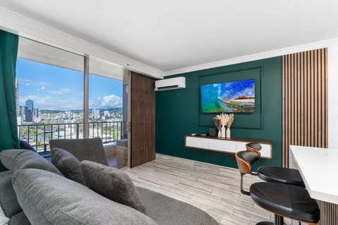 Communal lounge/ TV room, TV and multimedia, Living room, Seating area, Evening entertainment, air conditioner