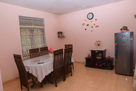 Seating area, Dining area