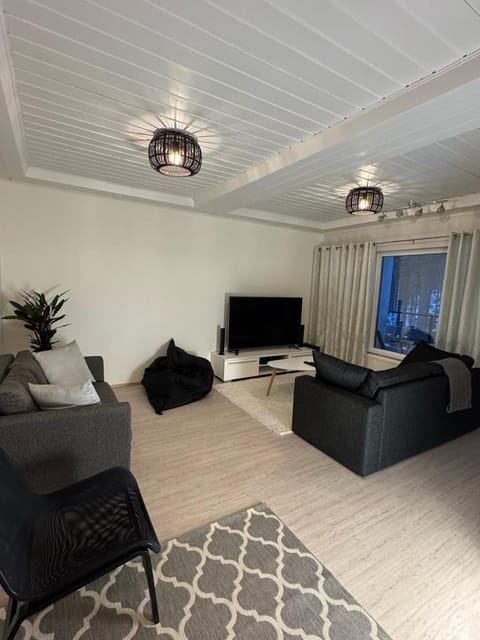 Communal lounge/ TV room, Living room, Seating area