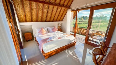 Bed, View (from property/room), View (from property/room), Balcony/Terrace, Living room, Photo of the whole room, Seating area, Bedroom