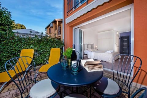 Patio, Day, View (from property/room), Balcony/Terrace, Living room, Seating area, Drinks