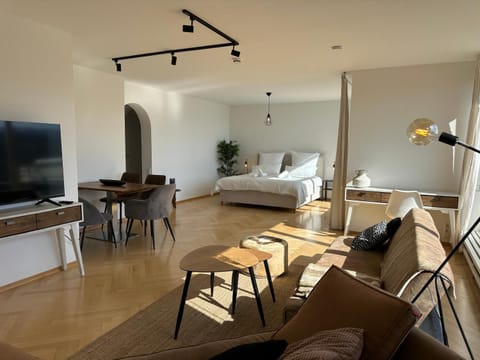 TV and multimedia, Living room, Dining area, Bedroom