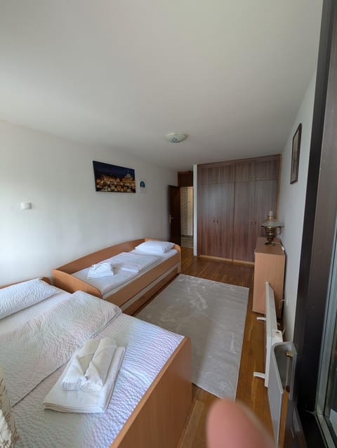 NiceOneLakeView Apartment in Montenegro