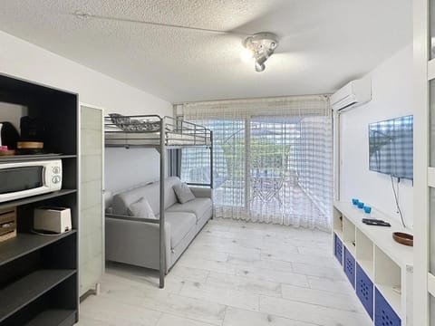 Bed, Kitchen or kitchenette, Photo of the whole room, Dining area, Bedroom, air conditioner