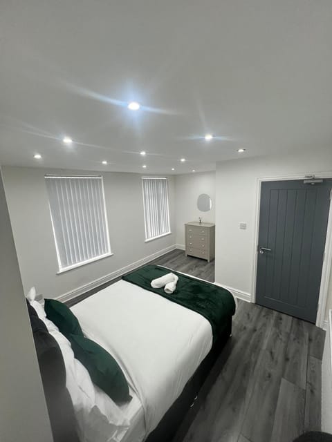 Spacious Home, Central Liverpool, Sleeps 9, 2 Bathroom, Free Parking House in Liverpool