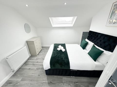 Spacious Home, Central Liverpool, Sleeps 9, 2 Bathroom, Free Parking House in Liverpool