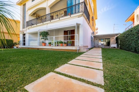 Property building, Spring, Day, Garden, Garden view
