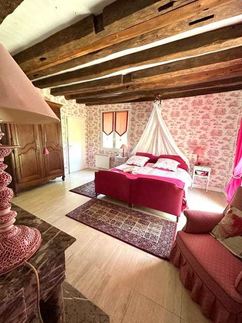 Chambre- La Charmille Bed and Breakfast in Île-de-France