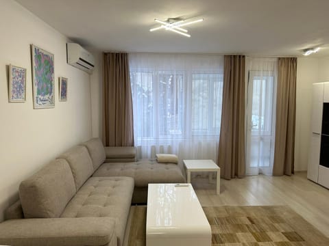 TV and multimedia, Living room, Seating area, air conditioner