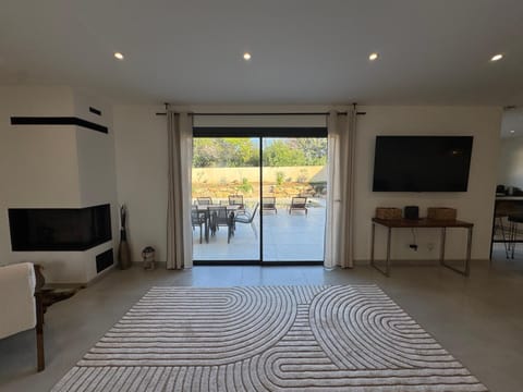 Communal lounge/ TV room, TV and multimedia, Living room, Evening entertainment