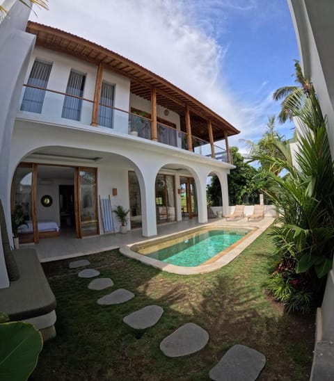 Property building, Garden, Swimming pool