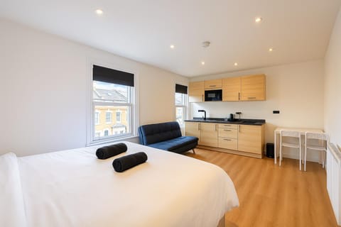 Kitchen or kitchenette, Bedroom