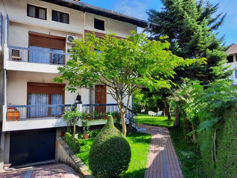 Property building, Spring, Day, Garden, Garden view
