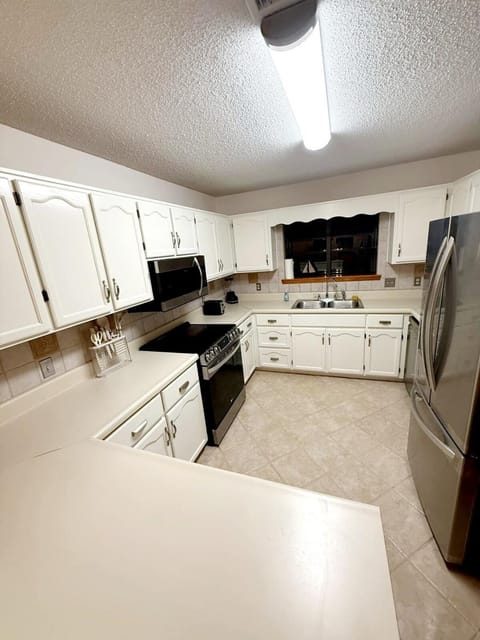 Spacious 3BR Family Beach Home 5 Mins to Panama City Beach & Sleeps 9 Hot tub House in Lower Grand Lagoon