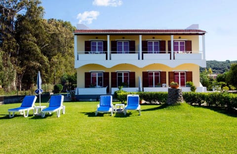 Property building, Garden, Balcony/Terrace, Garden view