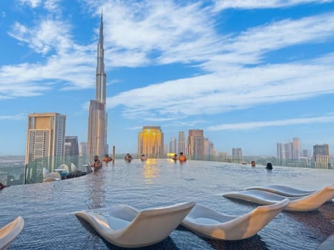 Nearby landmark, Day, Bird's eye view, View (from property/room), City view, Landmark view, Pool view, Swimming pool