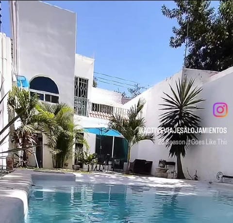 Palmira Cuernavaca 8 people, heated pool House in Cuernavaca