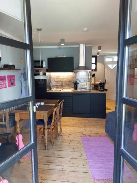 Kitchen or kitchenette, Seating area, pet friendly