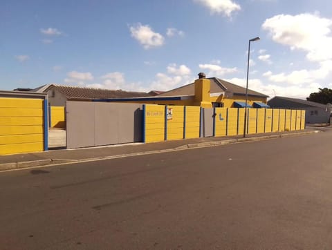 Neo & Ruks Guest House goodwood 4 Bed and Breakfast in Cape Town