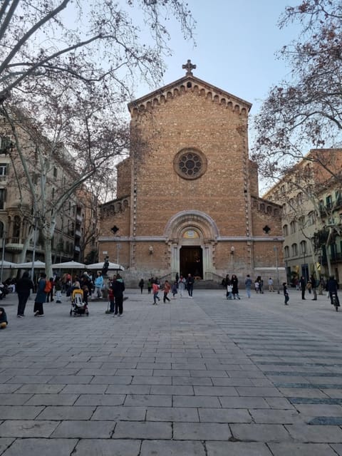 Nearby landmark, Location