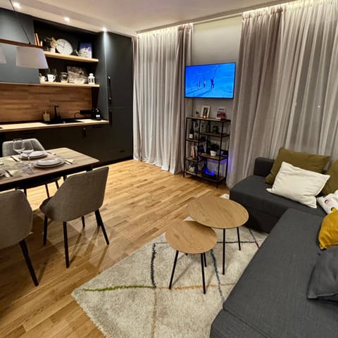 Living room, Seating area, Dining area