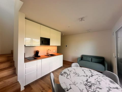 Kitchen or kitchenette, Seating area