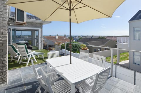 View (from property/room), Balcony/Terrace, Sea view