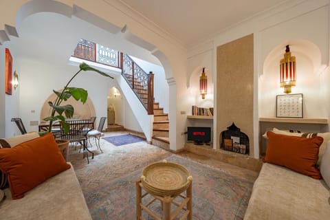 Living room, Seating area
