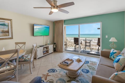 TV and multimedia, Living room, Seating area, Beach