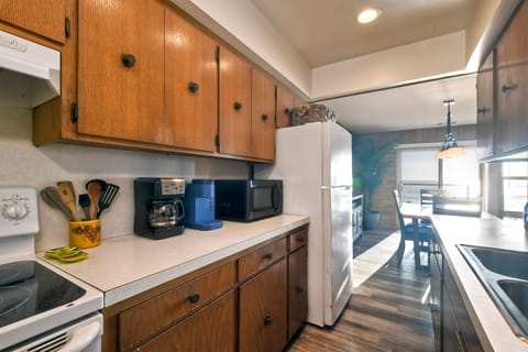 Oceanfront Getaway - Ocean Views - Fire Pit - BBQ - Beach Access House in Carlsbad