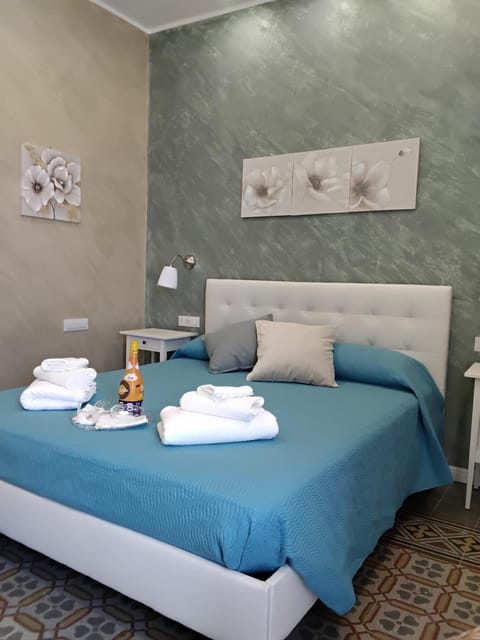 Bedroom, towels