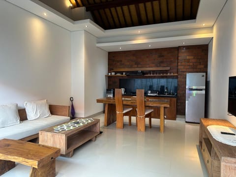 Communal lounge/ TV room, TV and multimedia, Kitchen or kitchenette, Living room, Seating area, Dining area