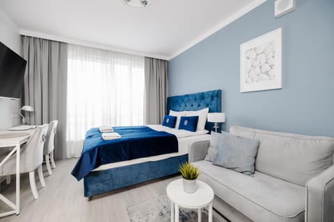 Bed, Other, Photo of the whole room, Decorative detail, Seating area, Bedroom, furniture