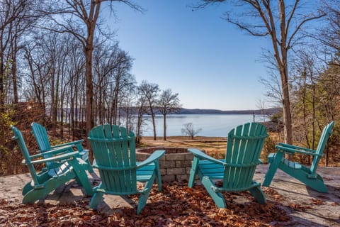 Eagle Roost Chalet- Modern Kentucky Lake Chalet Chalet in Tennessee
